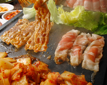 韓国料理 サムギョプサル とん豚テジ 新宿東口ゴジラロード店