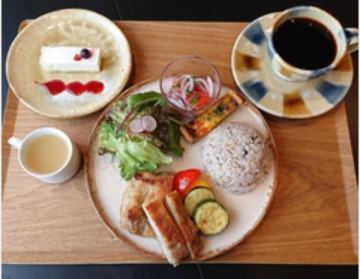 Cafe＆Guesthouseもやいや 