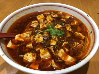 シビレと辛さが癖になる！辛さ調整も可能な「麻婆豆腐と担担麺」の専門店の記事で紹介されました