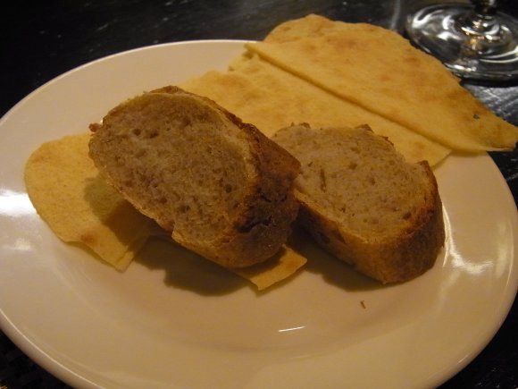 ディナーの自家製パンが主役級に美味しい都内レストラン３選の記事で紹介されました