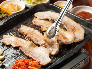 人気のサムギョプサルも！新大久保で韓国料理50種食べ放題が2480円の記事で紹介されました