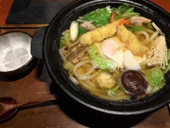 寒い冬ならランチでもOK！新宿で食べられる鍋焼きうどん4選の記事で紹介されました