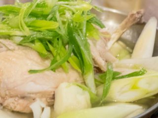 佐賀県三瀬村ふもと赤鶏で堪能！赤鶏を丸々使った「タッカンマリ鍋」の記事で紹介されました