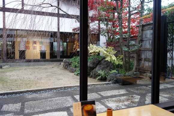 京都らしさ満点！庭を眺めながらカフェスイーツが楽しめる３軒の記事で紹介されました