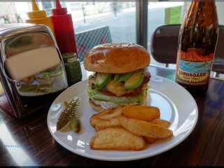 渋谷で10年！安定した美味いハンバーガーが味わえる一人飯にも最適な店の記事で紹介されました