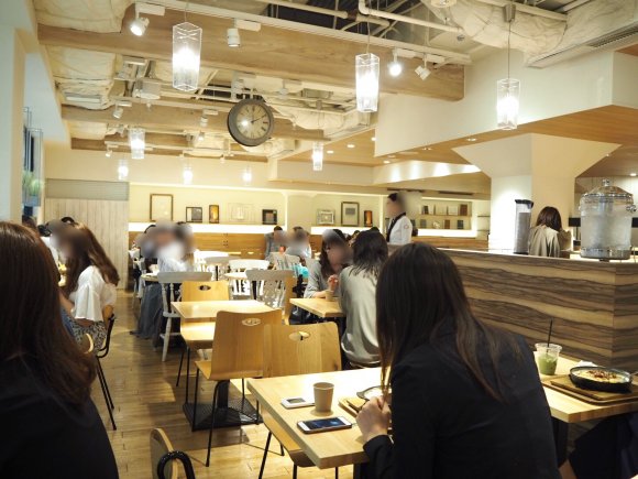 【電源・Wi-Fi◎】作業や待ち合わせにも便利な「梅田」のノマドカフェの画像