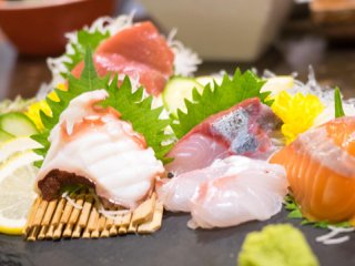 ワイングラスで飲み放題の地酒を愉しむ！魚も肉も美味しい日本酒バルの記事で紹介されました