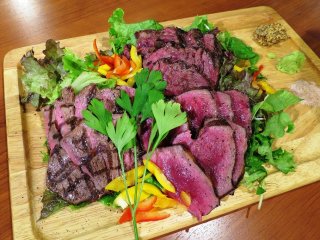 【肉十八番屋】昼呑み歓迎！肉汁溢れる「炭焼塊肉」がお得な肉系居酒屋の記事で紹介されました