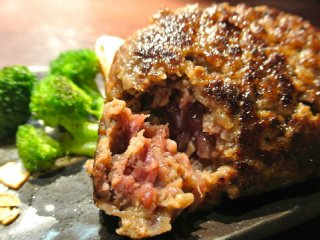 肉汁滴るステーキにハンバーグ！鉄板焼黒毛和牛ランチ＠六本木の記事で紹介されました