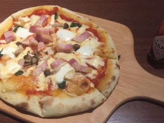 名駅に負けない激戦区！栄のど真ん中でワンコイン以下のピザが楽しめる店の記事で紹介されました