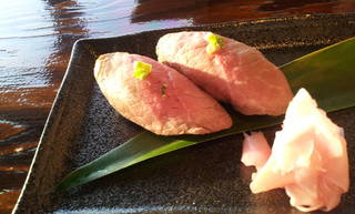 県産黒毛和牛ローストビーフの　握り寿司