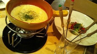 チーズフォンデュパンとお野菜・ソーセージの盛り合わせ