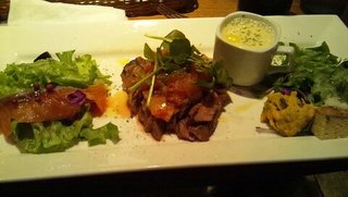 牛リブロース肉のタリアータと根菜のラタトゥイユ
